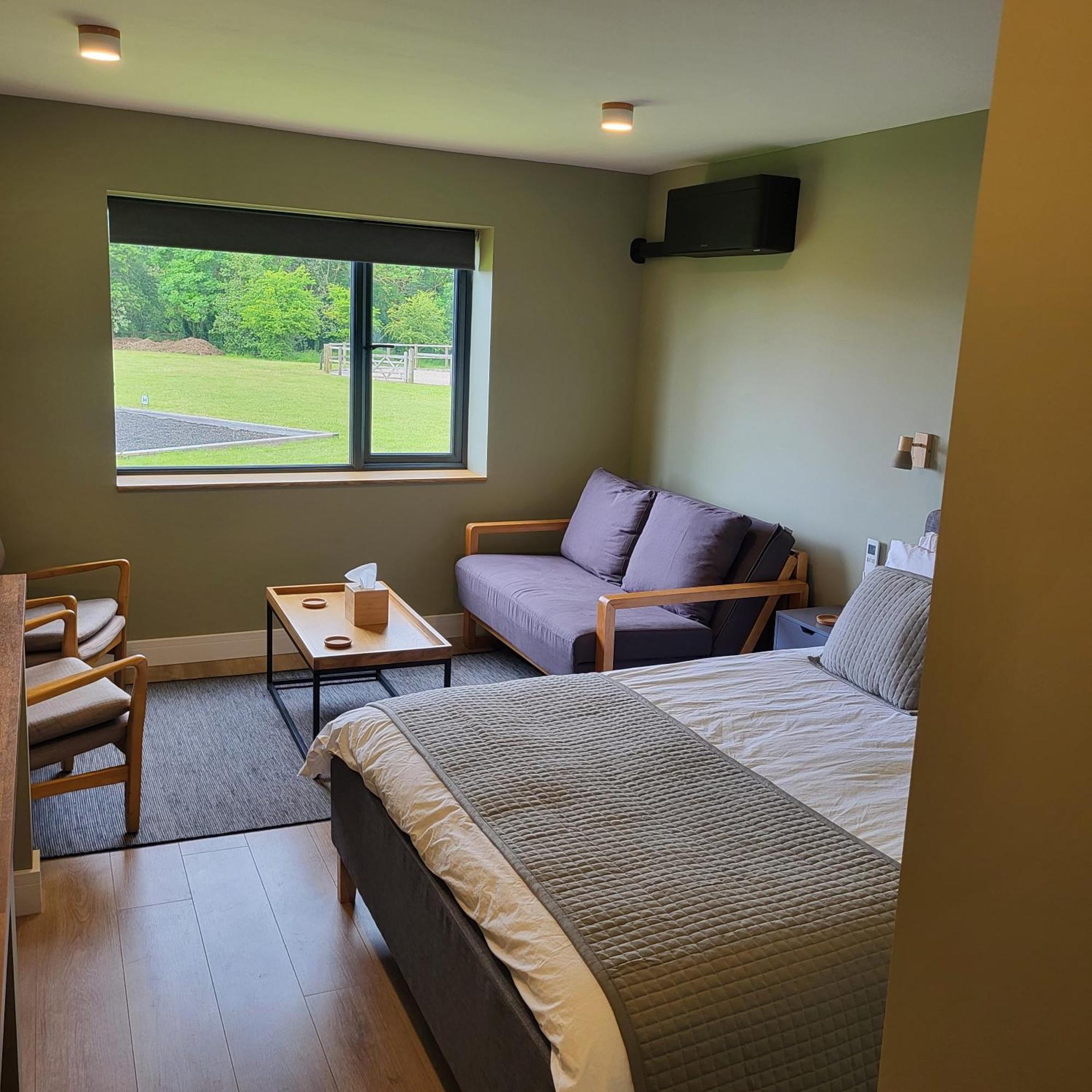Open Acres Accommodation And Airport Parking Backwell ภายนอก รูปภาพ