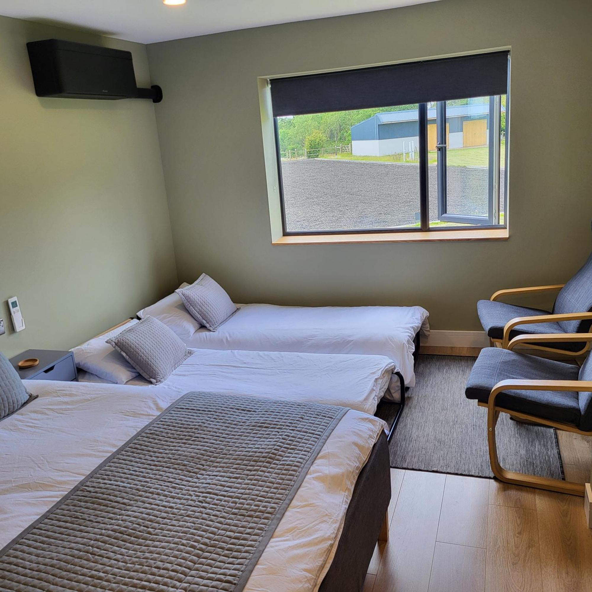 Open Acres Accommodation And Airport Parking Backwell ภายนอก รูปภาพ